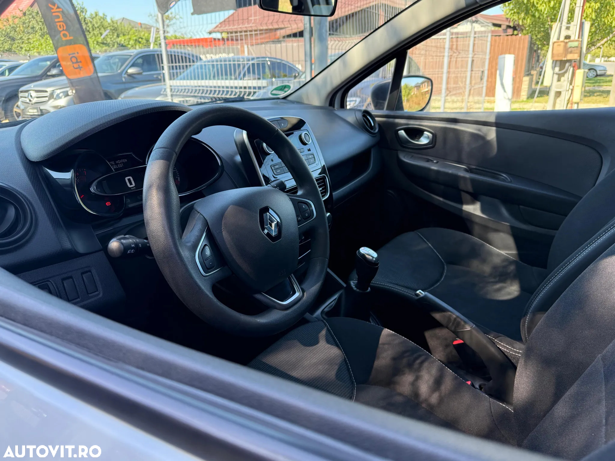 Renault Clio 1.2 16V 75 Life - 5