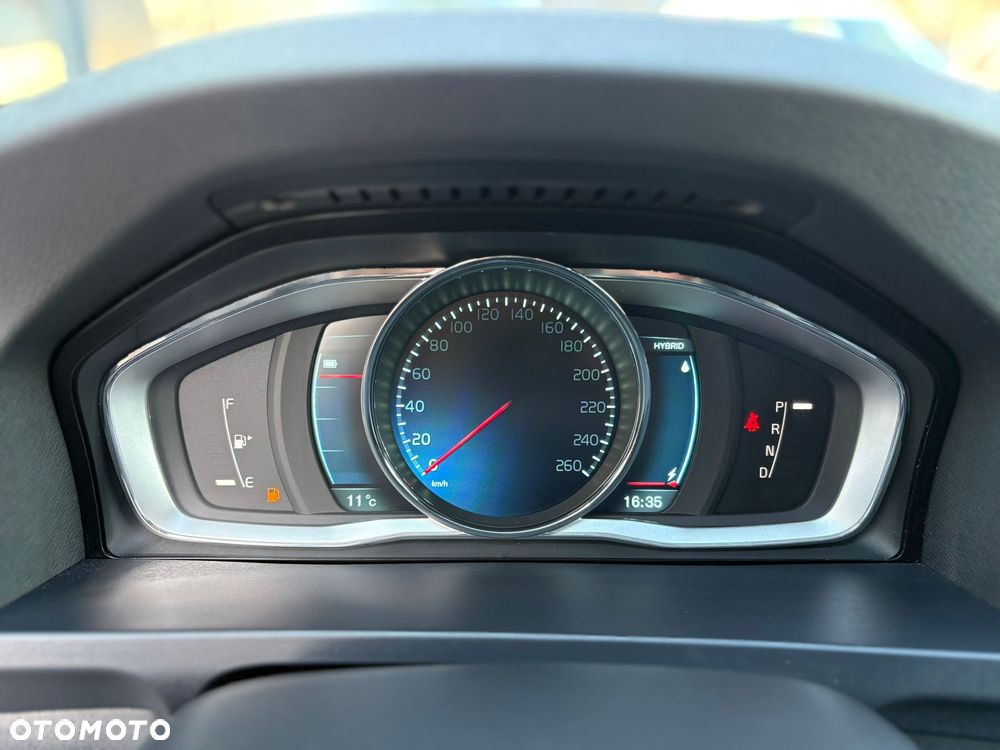 Volvo V60 D6 AWD Plug-in Hybrid Momentum - 18