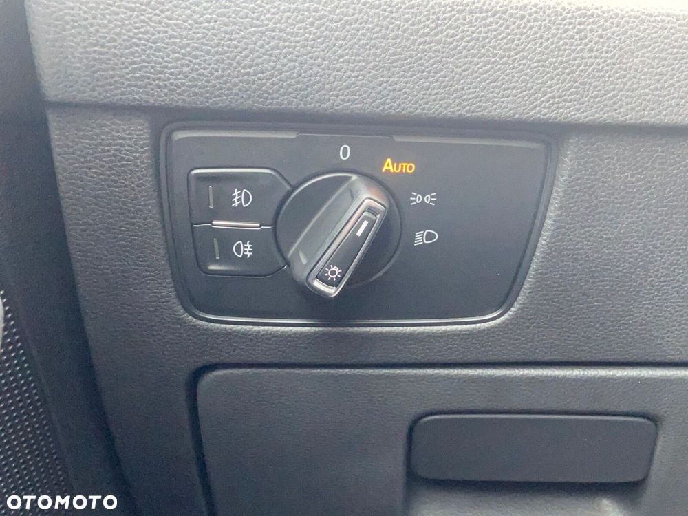 Volkswagen Passat - 32