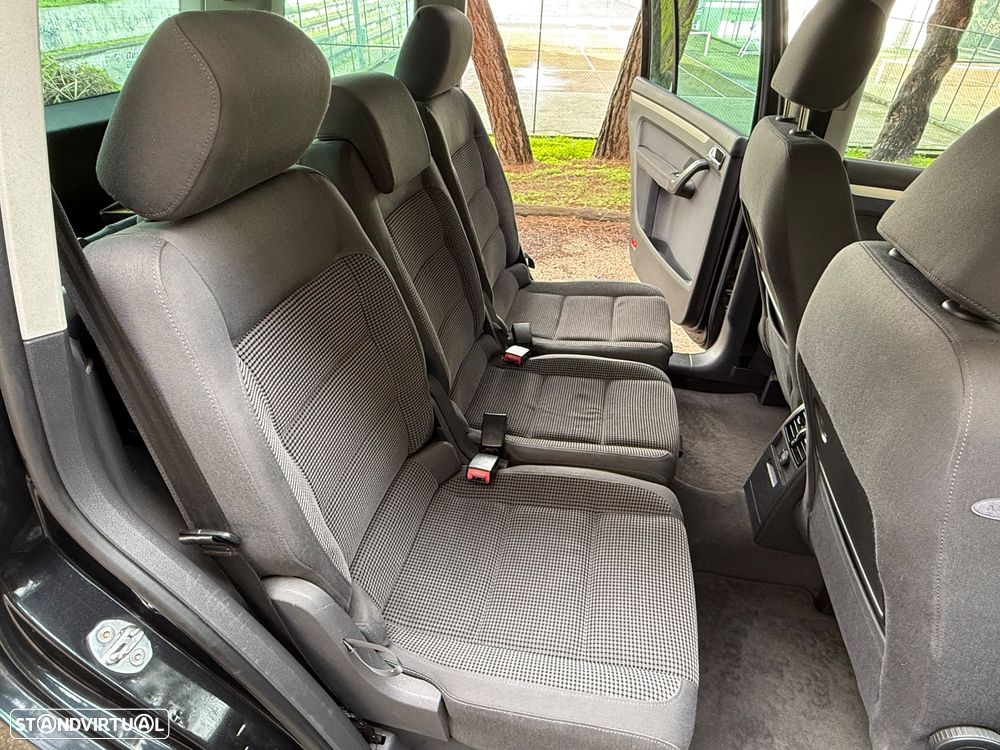 VW Touran 1.9 TDi Highline 7L - 14