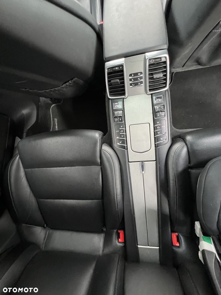 Porsche Panamera - 24