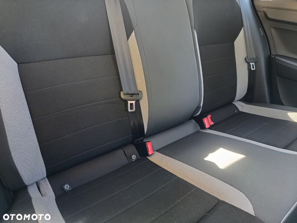 Skoda RAPID 1.2 TSI Ambition - 14