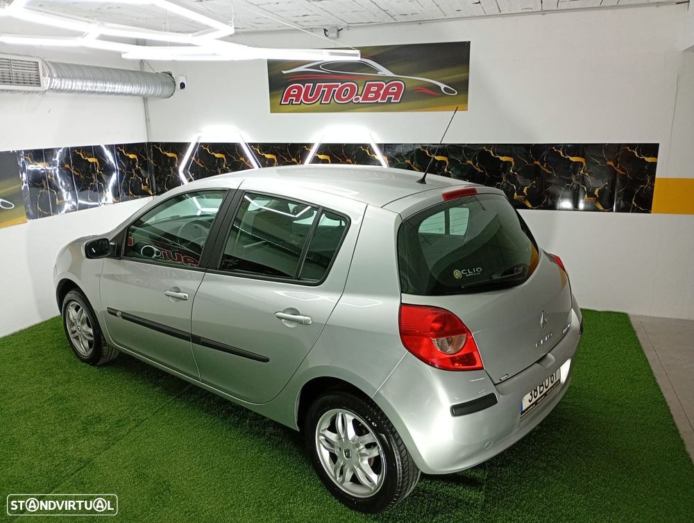 Renault Clio 1.2 16V Dynamique - 26