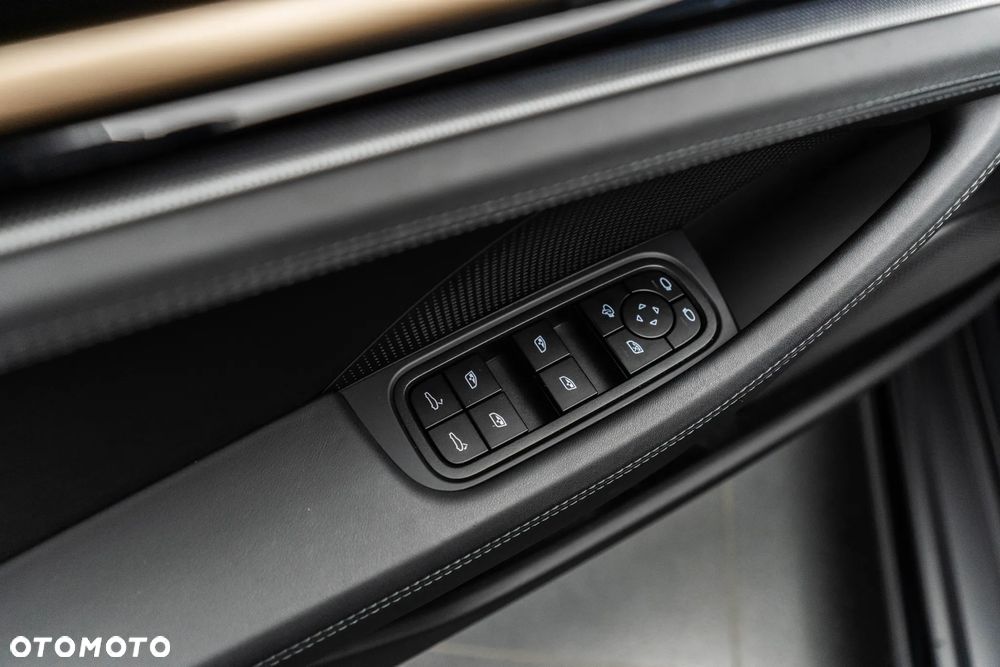 Porsche Panamera 4 - 13