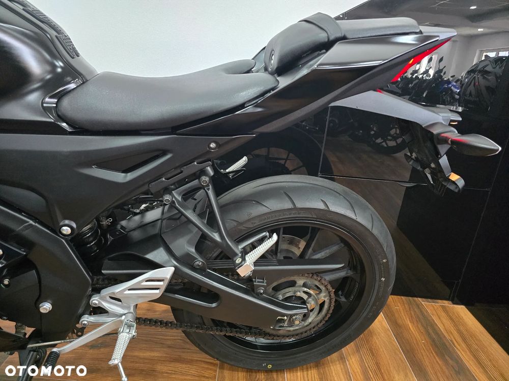 Yamaha YZF - 9