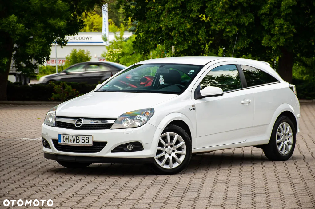 Opel Astra GTC 1.6 - 13