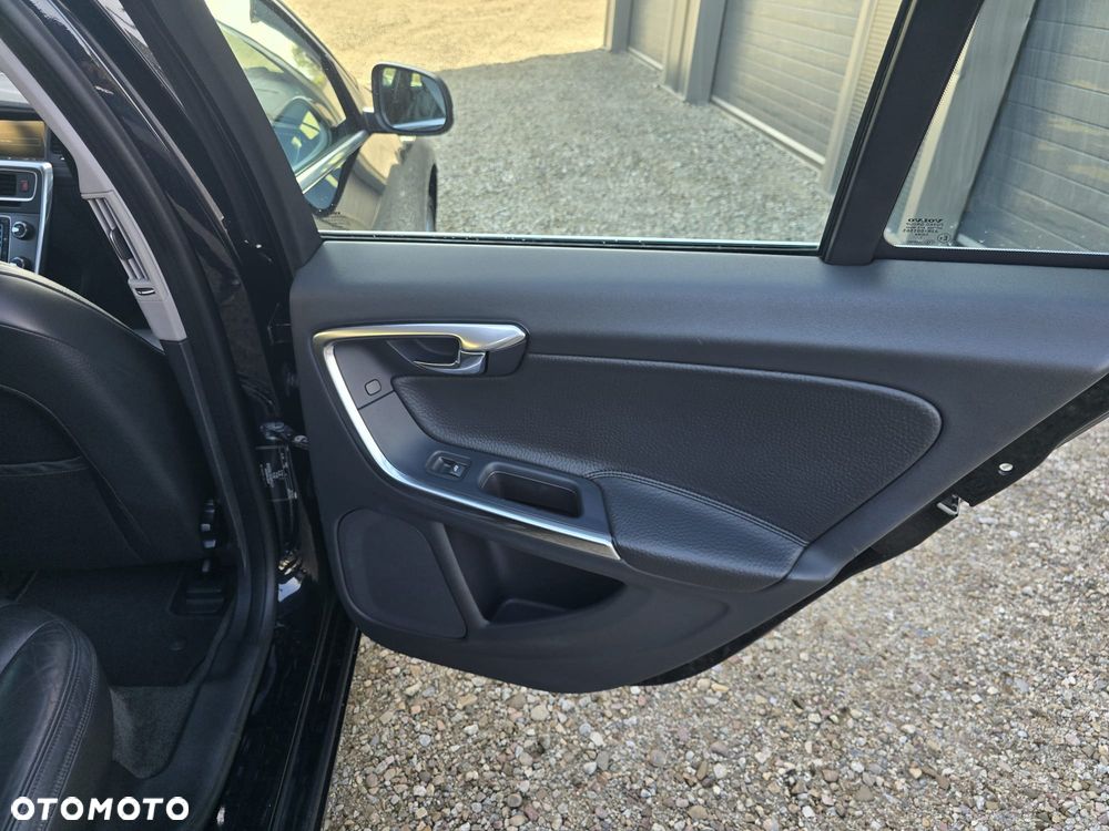 Volvo V60 D3 Geartronic R-Design - 33