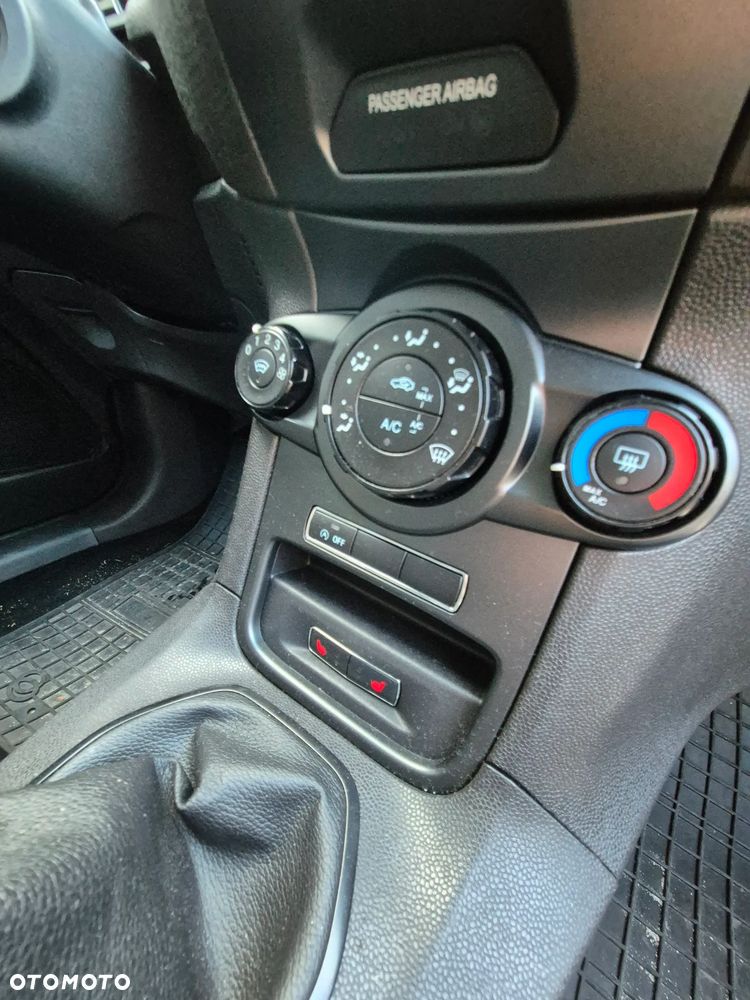 Ford Fiesta 1.0 EcoBoost Titanium - 9