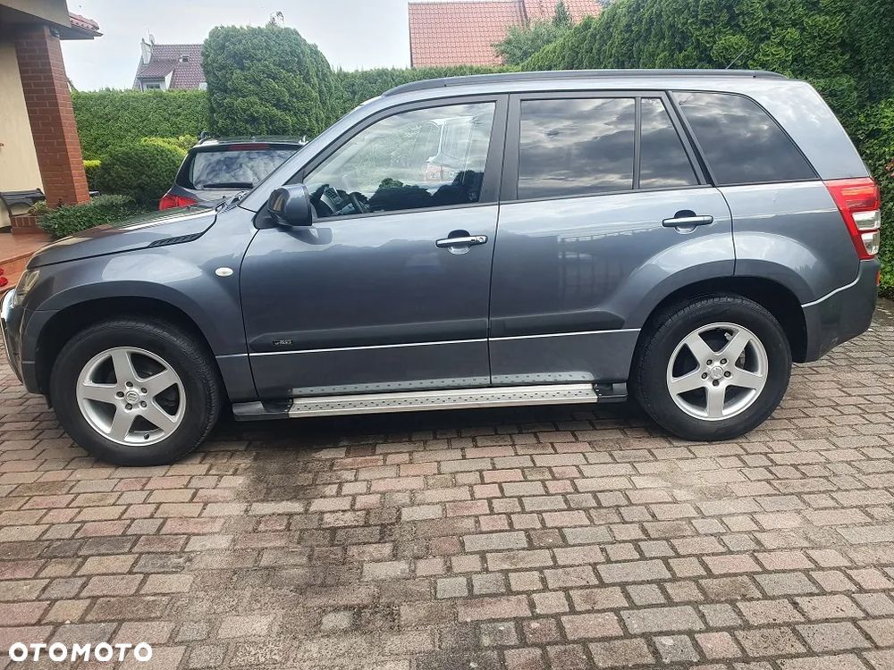 Suzuki Grand Vitara 2.0 Comfort + Family - 3