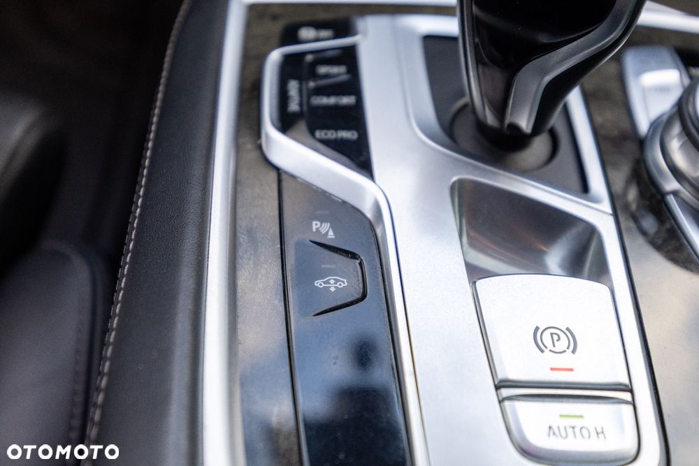 BMW Seria 7 730d xDrive - 24