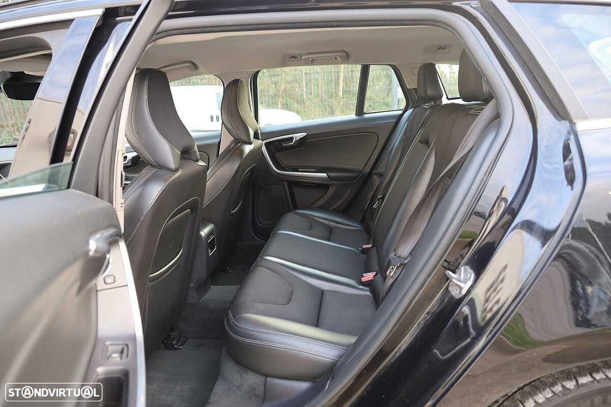 Volvo V60 2.0 D2 Momentum - 8