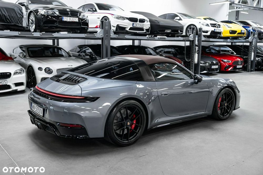 Porsche 911 Targa 4 GTS PDK - 12