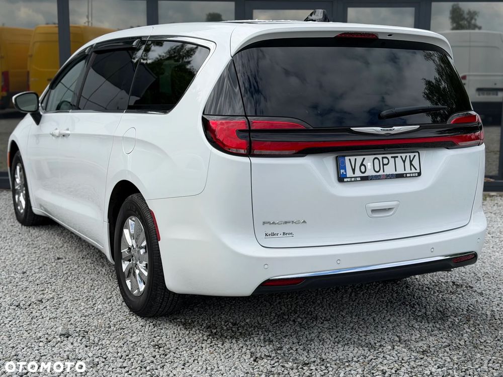Chrysler Pacifica - 4