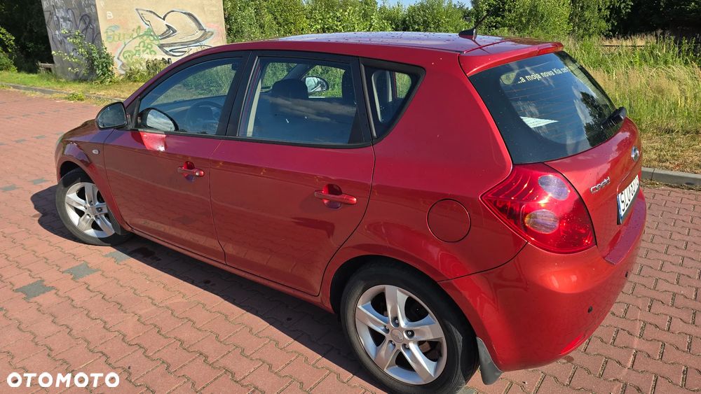 Kia Ceed 2.0 crdi Optimum + - 6