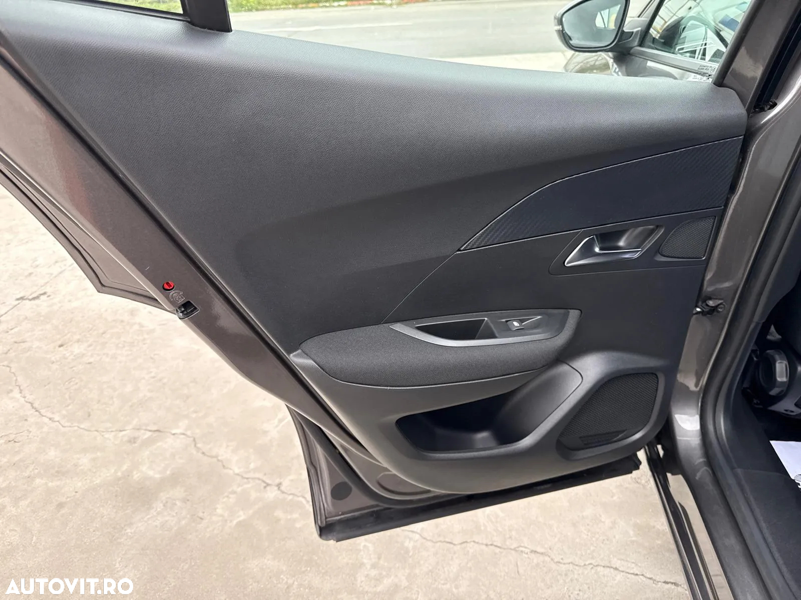 Peugeot 2008 1.2 PureTech EAT8 STT Active Pack - 38