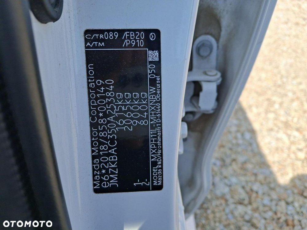 Mazda 2 Hybrid - 12