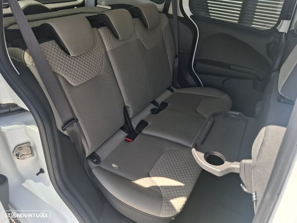 Ford Tourneo Courier 1.0 EcoBoost Titanium - 24
