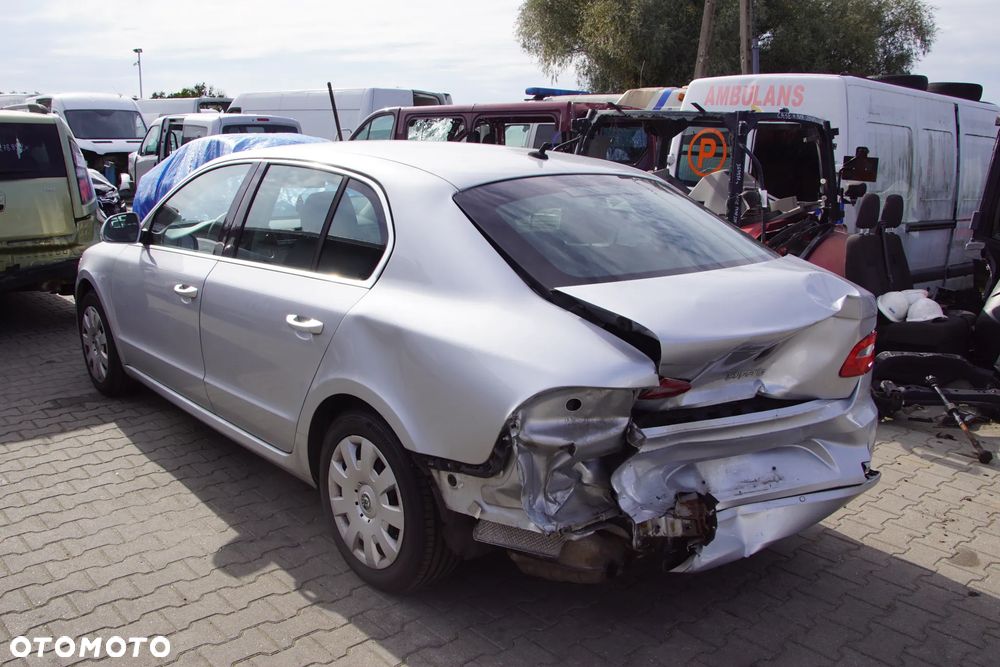 Auto na części - Skoda Superb II 2.0 TDI 140 KM BMP KXX LA7W 2009R Silnik Skrzynia Drzwi Błotnik Zderzak Lampa Lusterko Klamka Szyba Deska Kokpit Sterownik Moduł Czujnik Licznik Panel Kierownica - 4