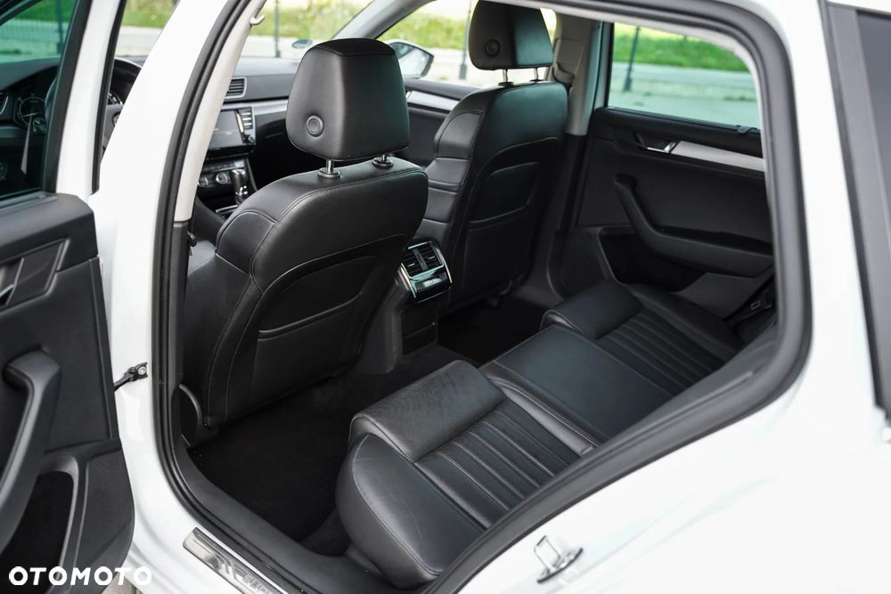 Skoda Superb 2.0 TDI Sportline DSG - 29