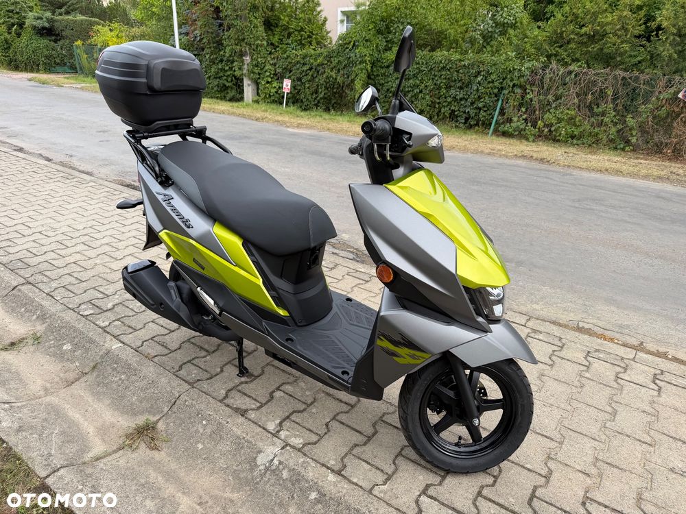 Suzuki Avenis - 27