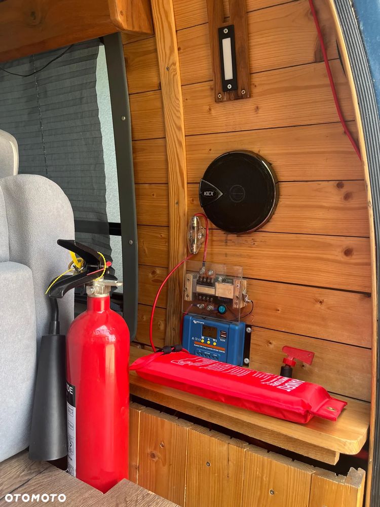 Chevrolet Chevy Van - 23