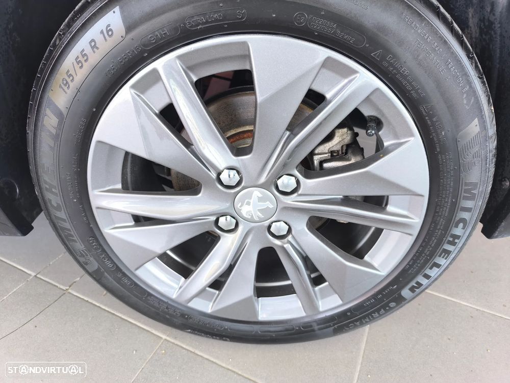 Peugeot e-208 Allure+ - 25