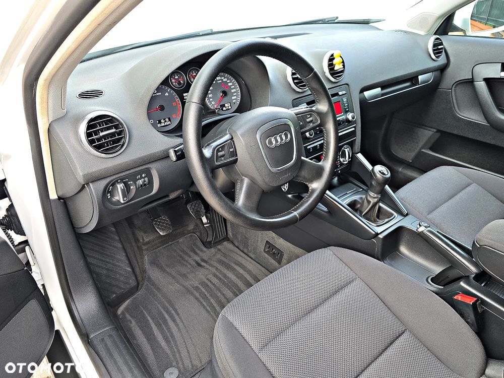 Audi A3 Sportback 1.6 TDI Attraction - 27