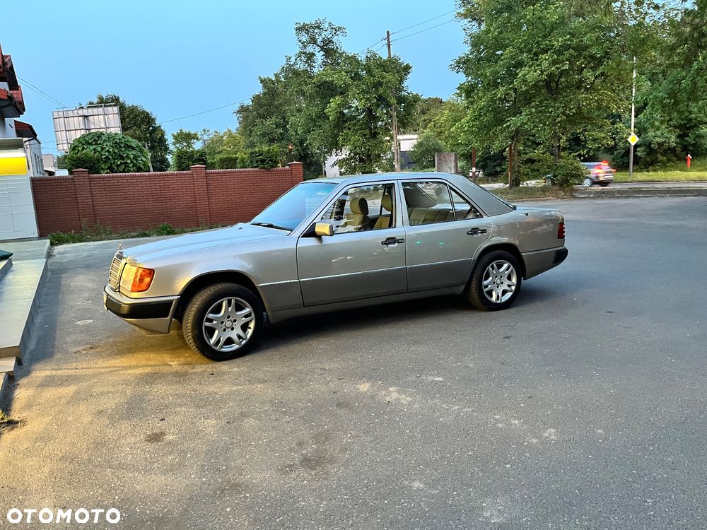 Mercedes-Benz W124 (1984-1993) - 30