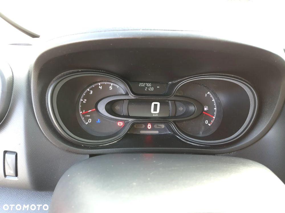 Opel VIVARO - 11