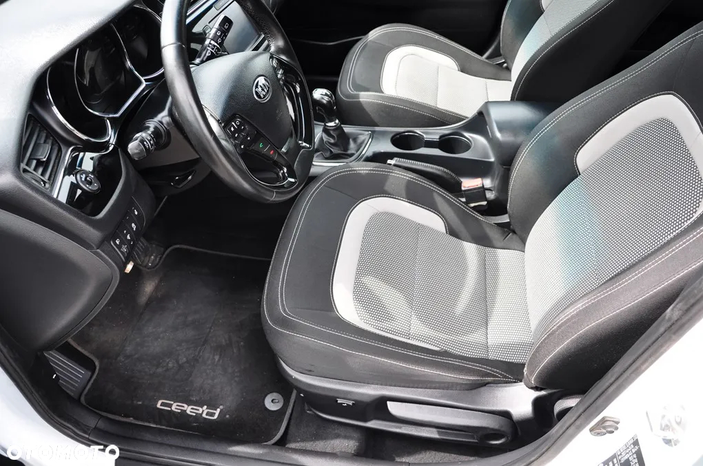 Kia Ceed 1.6 CRDi SCR L Business Line - 31