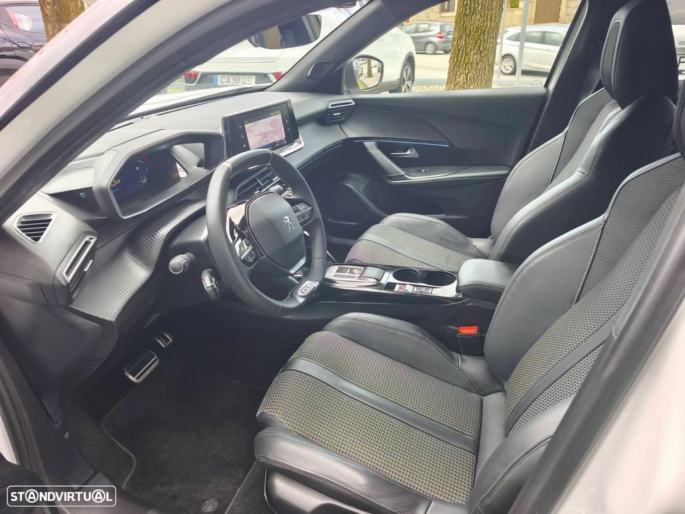 Peugeot e-2008 50 kWh GT - 8