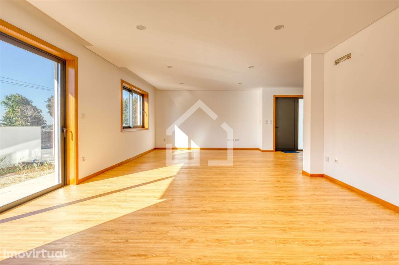 Moradia T4 NOVA - Sta Maria da Feira - Grande imagem: 4/43