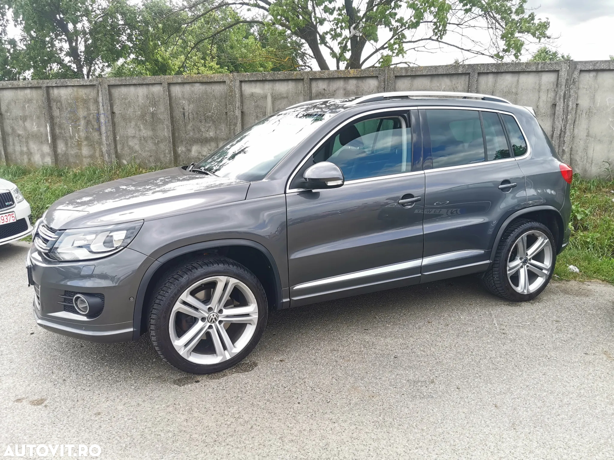 Volkswagen Tiguan - 22