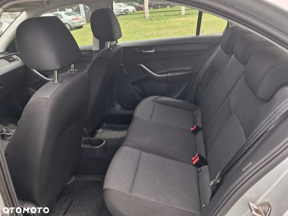 Skoda RAPID 1.0 TSI Active - 8