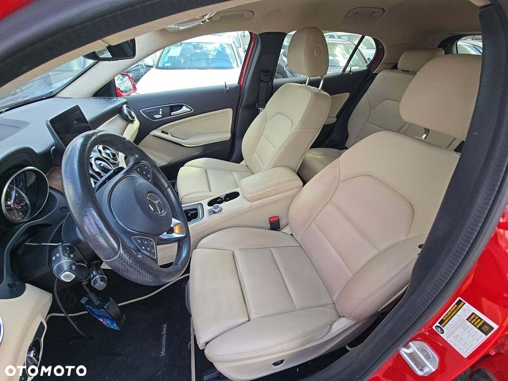 Mercedes-Benz GLA 250 4-Matic - 6