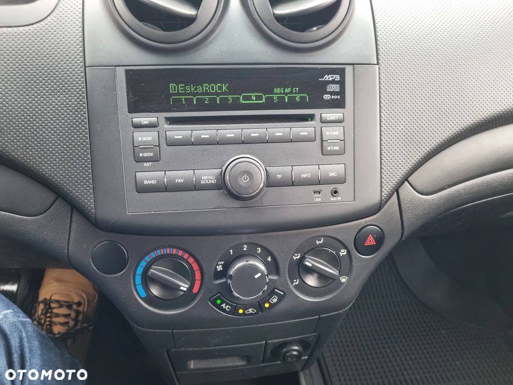 Chevrolet Aveo 1.2 16V Base - 15