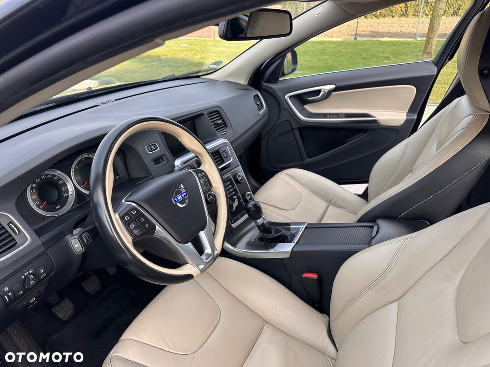 Volvo V60 D3 Momentum - 16