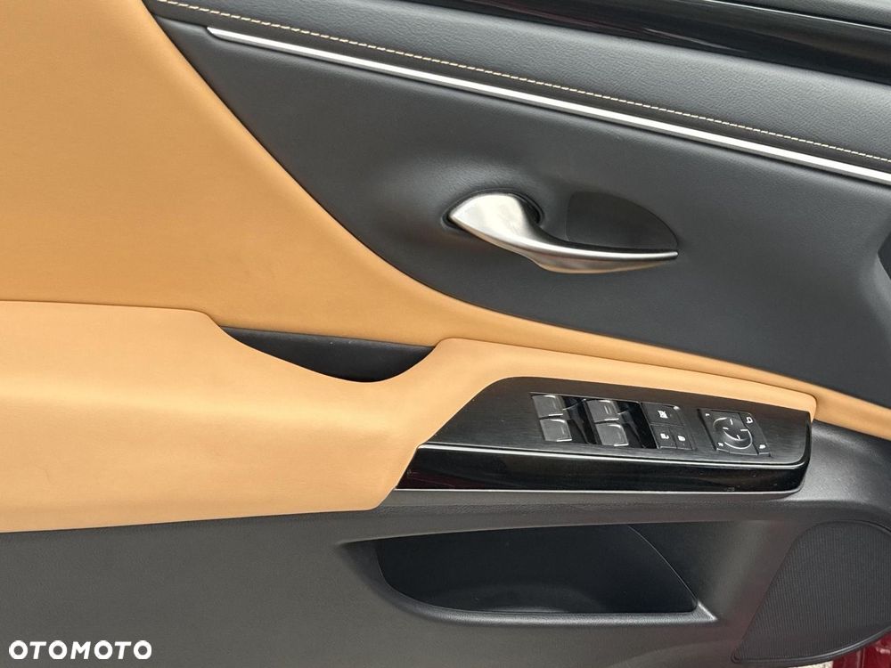 Lexus ES 300h Business Edition - 13