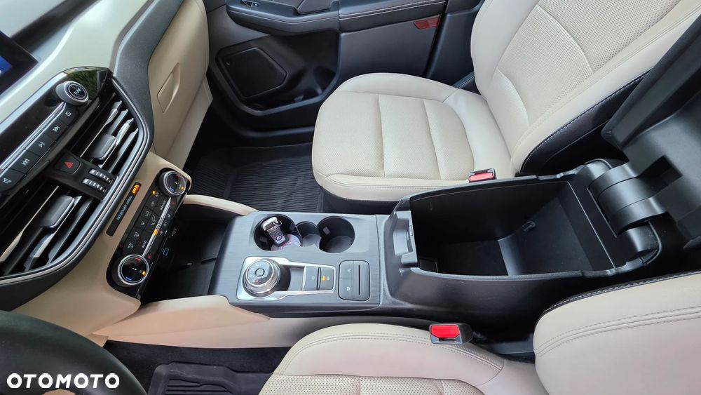 Ford Kuga - 36