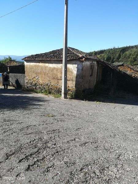 Casa pedra isolada no centro da Aldeia - Grande imagem: 2/3