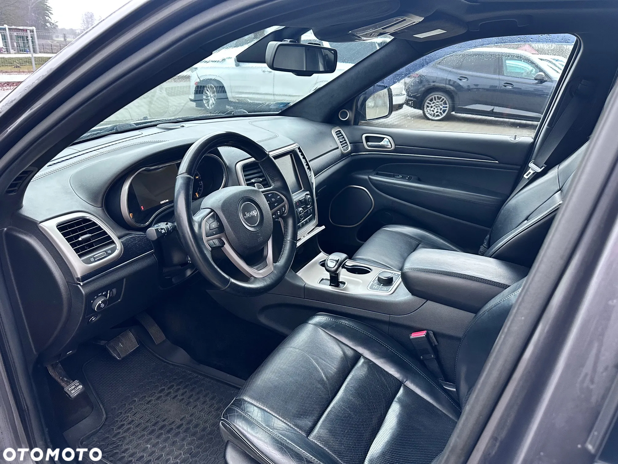 Jeep Grand Cherokee - 14