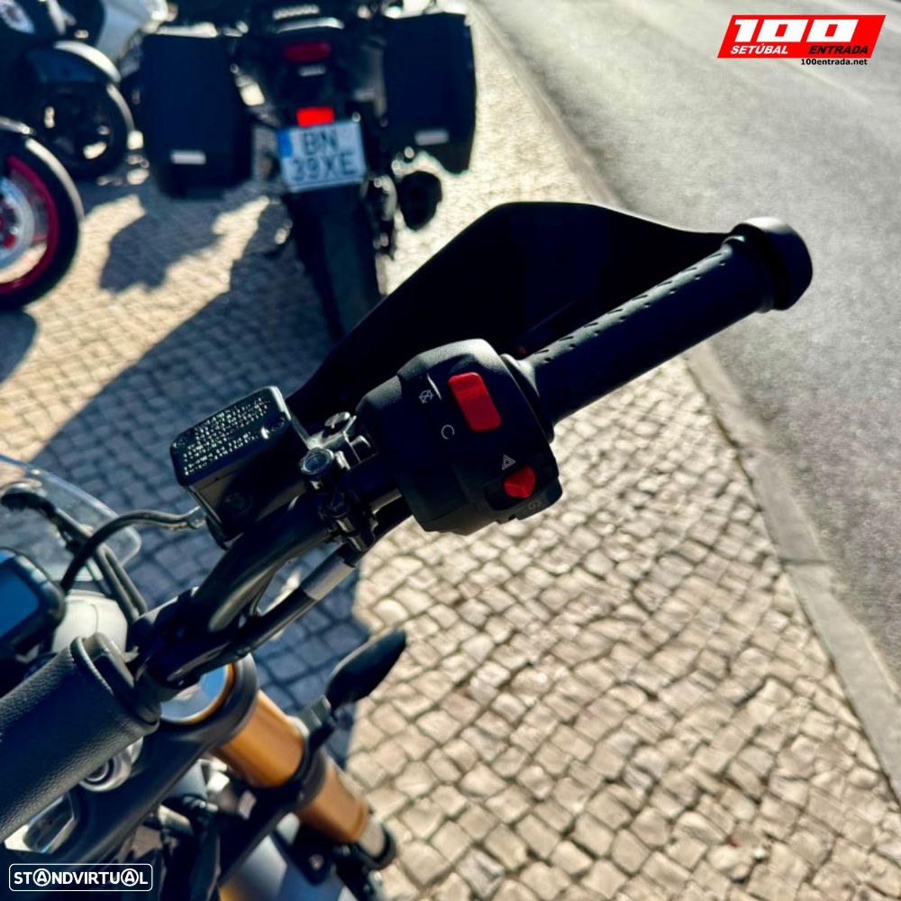 Triumph Scrambler 400 X - 16