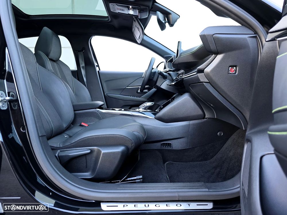 Peugeot e-208 GT - 35