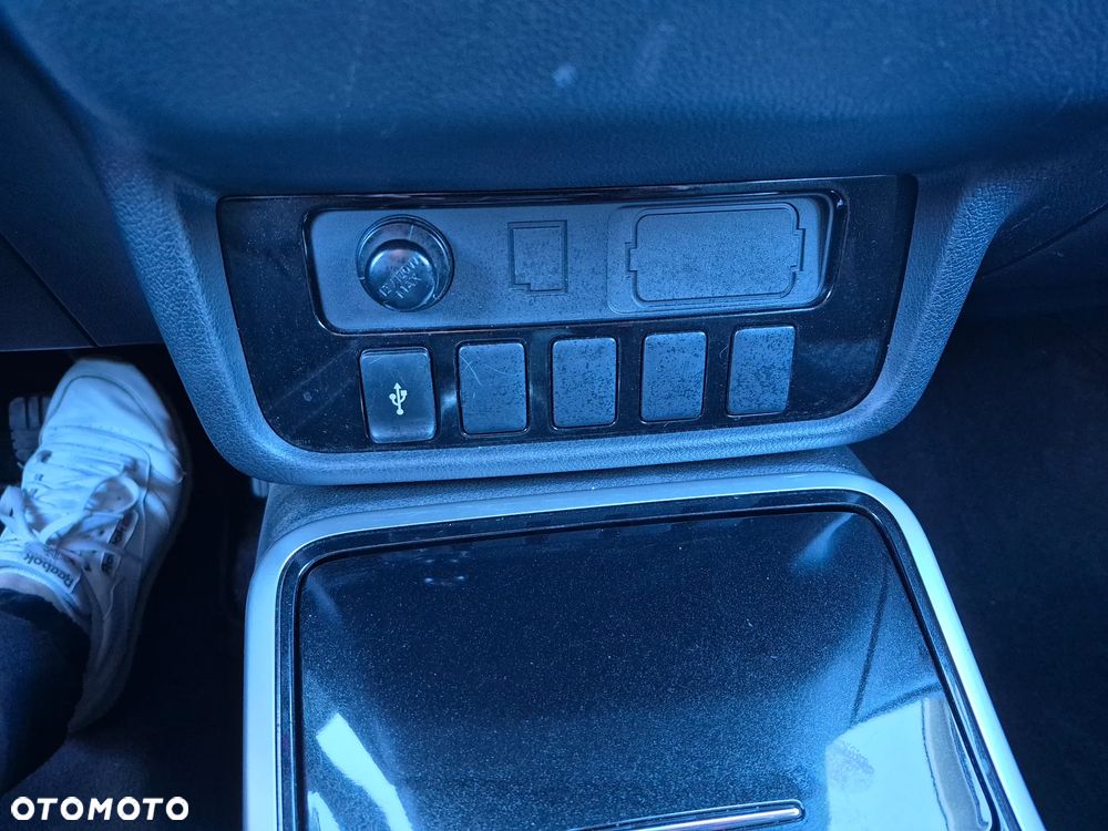 Mitsubishi Outlander - 17