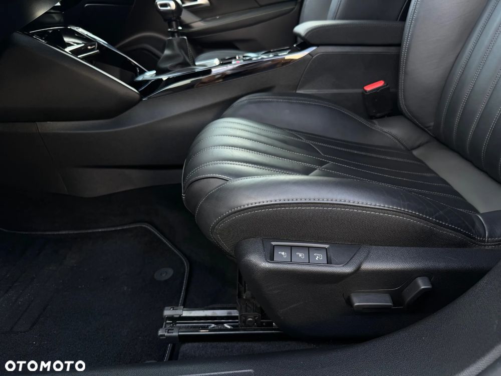 Peugeot 2008 - 10