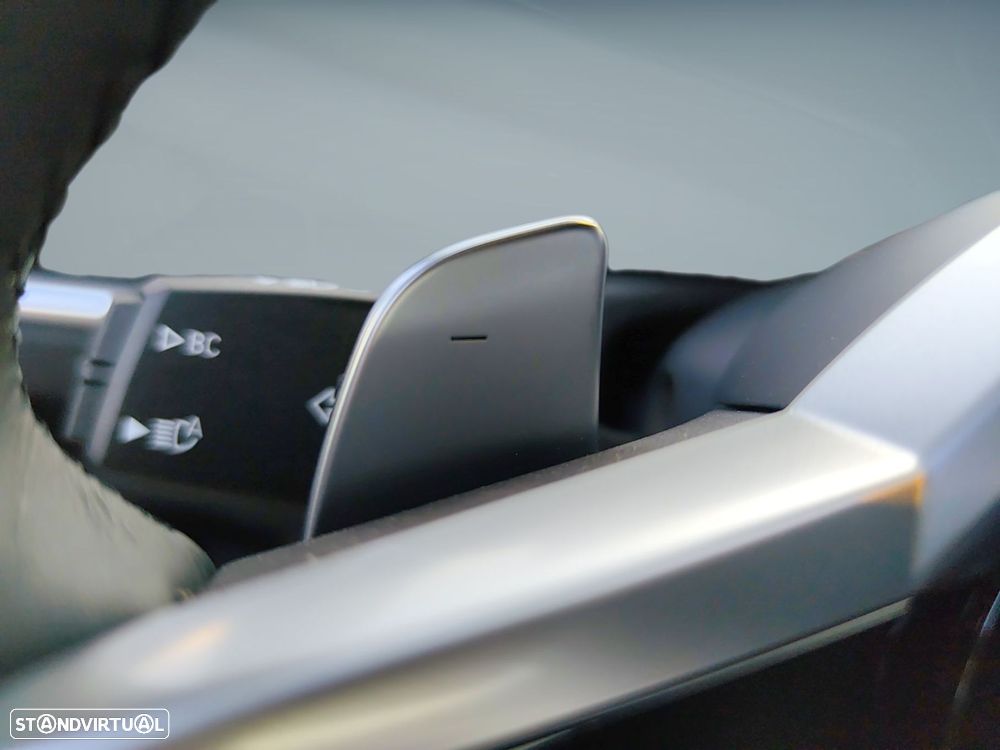 BMW 320 d Pack Desportivo M Auto - 26