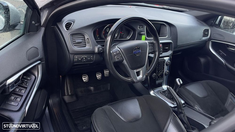 Volvo V40 D2 R Design - 4