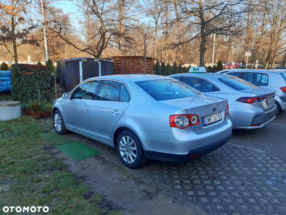 Volkswagen Jetta 2.0 TDI Comfortline - 7
