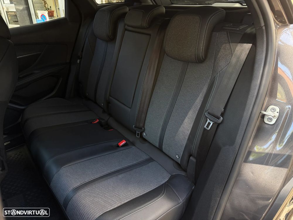 Peugeot 3008 1.5 BlueHDi Allure Pack EAT8 - 17