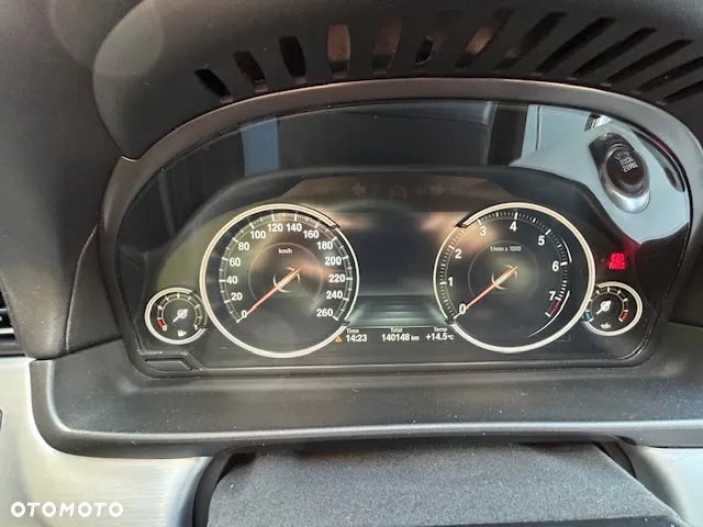 BMW Seria 5 550i xDrive - 7